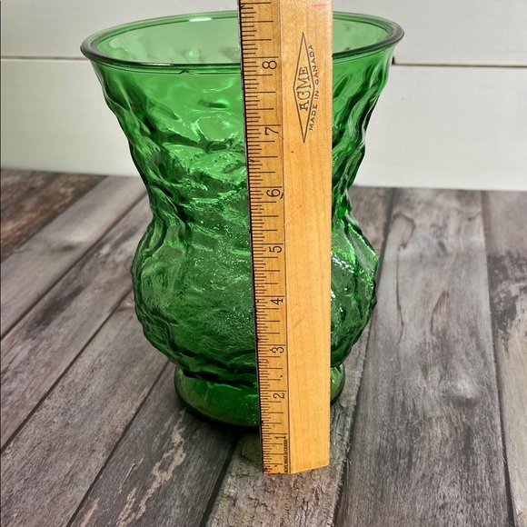 Vintage Green Textured Glass Vase – Mid-Century Style - Picture 13 of 14